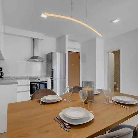 Seaview Ella Apartament *