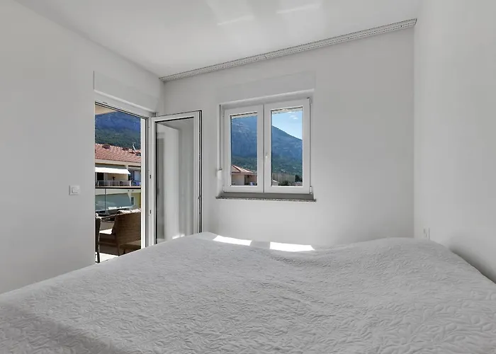 Seaview Ella Makarska